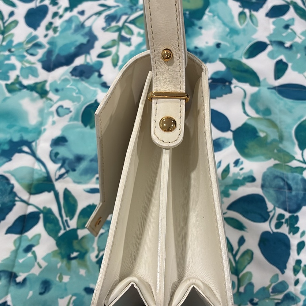 Elegant Vintage Celine White Leather Shoulder Bag - Picture 9 of 16